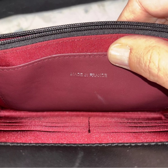 Chanel crossbody gorgeous bag. Maybe used a few times. - Picture 7 of 14